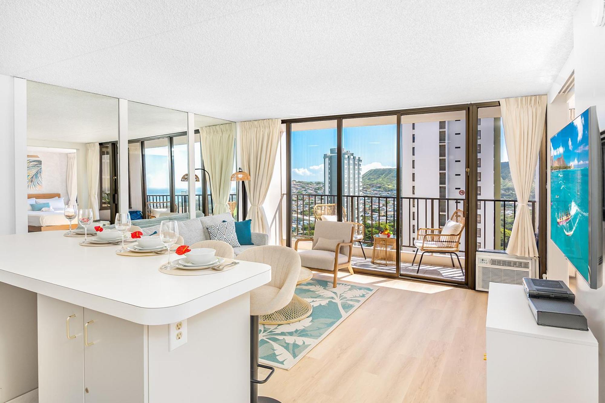 Waikiki Banyan: Diamond Head And Ocean View Condo! Honolulu